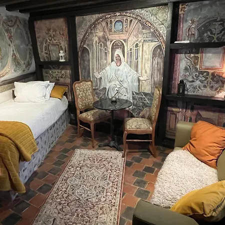 Het Kathedraalhuis Goudblomme * Antwerp