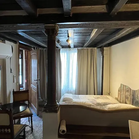 Het Kathedraalhuis Goudblomme Inn Antwerp