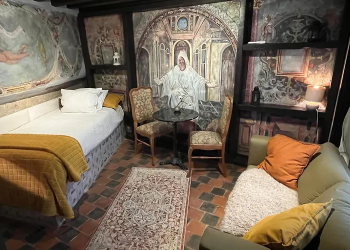 Inn Het Kathedraalhuis Goudblomme Antwerp