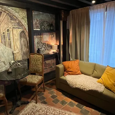 Het Kathedraalhuis Goudblomme بيت ريفي