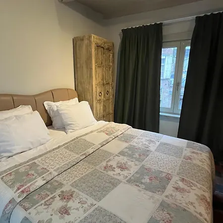 Han/Misafirhane Het Kathedraalhuis Goudblomme