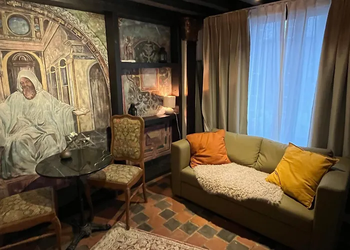 Het Kathedraalhuis Goudblomme Han/Misafirhane